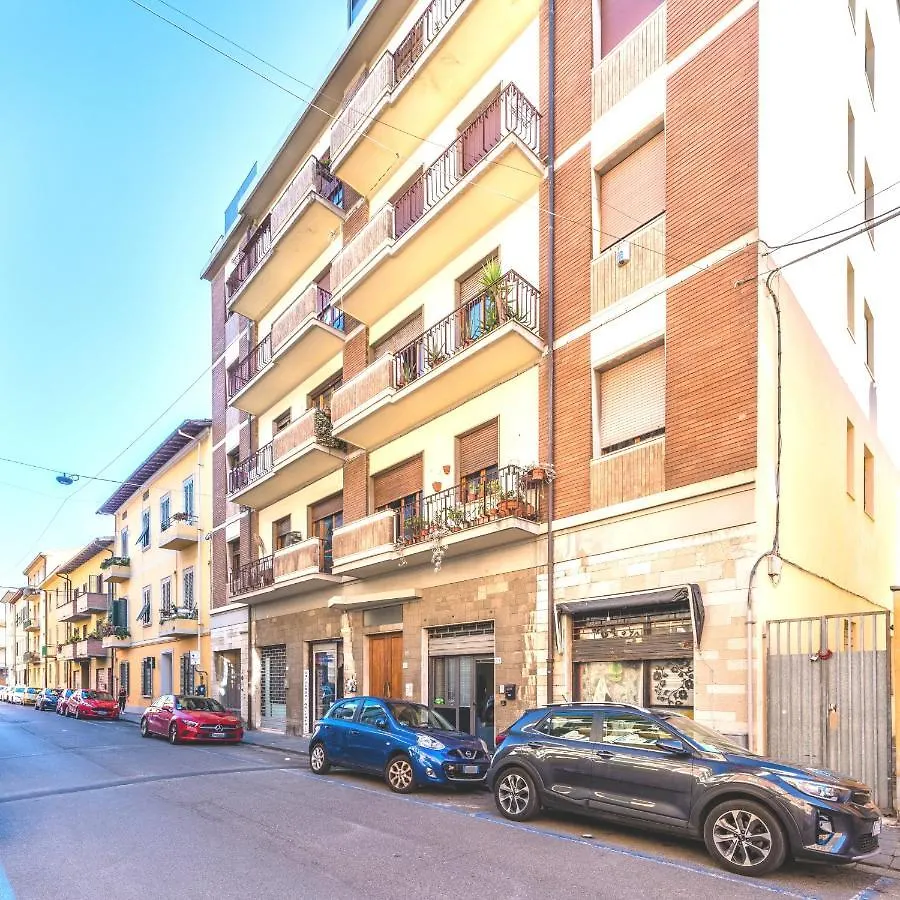 Hostly - Colorhome Pisa Midtown - Unique 3 Rooms With 3 Private Bathrooms