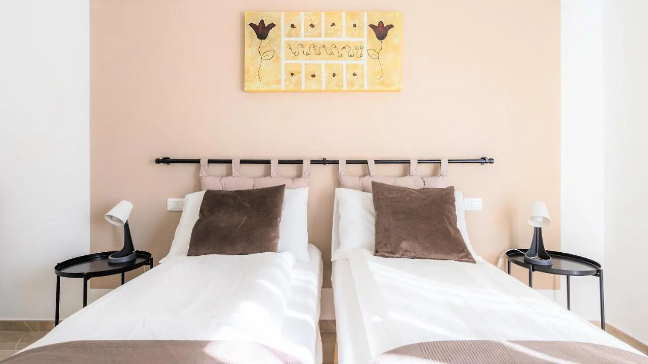 Hostly - Colorhome Pisa Midtown - Unique 3 Rooms With 3 Private Bathrooms 0*,  Italia