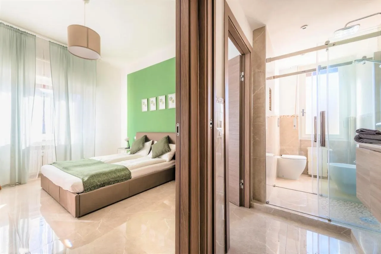 Hostly - Colorhome Pisa Midtown - Unique 3 Rooms With 3 Private Bathrooms
