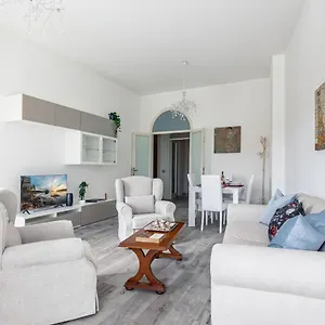 Lungarno Elegant With Panoramic Balcony Apartment