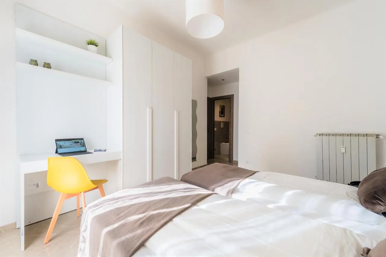 Hostly - Colorhome Pisa Midtown - Unique 3 Rooms With 3 Private Bathrooms Italy