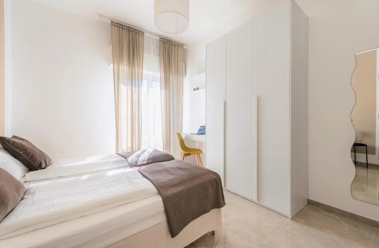 Hostly - Colorhome Pisa Midtown - Unique 3 Rooms With 3 Private Bathrooms 0*,