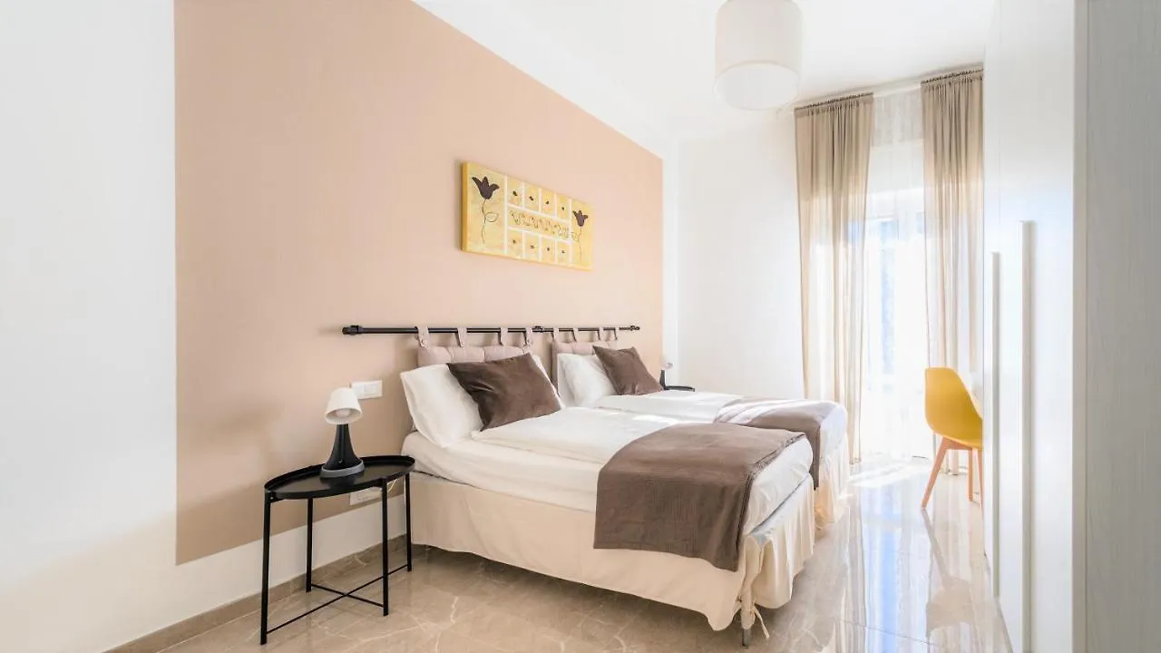 Apartment Hostly - Colorhome Pisa Midtown - Unique 3 Rooms With 3 Private Bathrooms