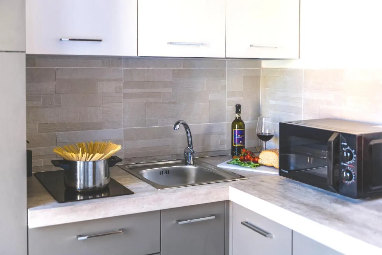 Apartment Hostly - Colorhome Pisa Midtown - Unique 3 Rooms With 3 Private Bathrooms