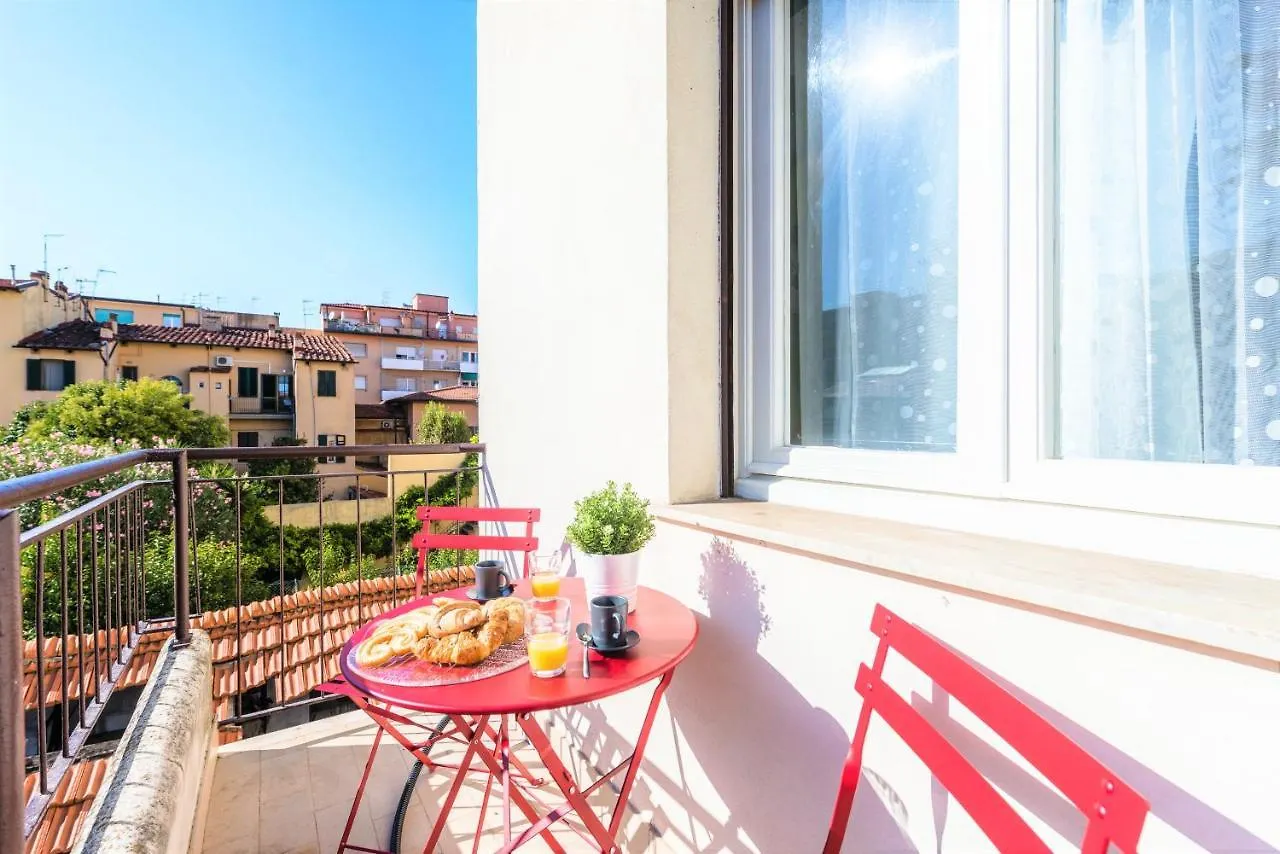 Hostly - Colorhome Pisa Midtown - Unique 3 Rooms With 3 Private Bathrooms