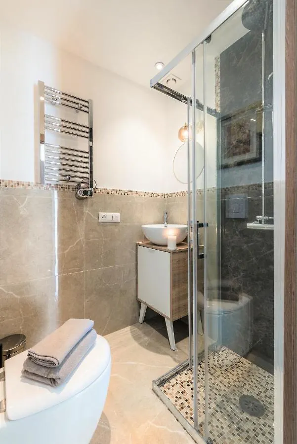 Hostly - Colorhome Pisa Midtown - Unique 3 Rooms With 3 Private Bathrooms 0*,