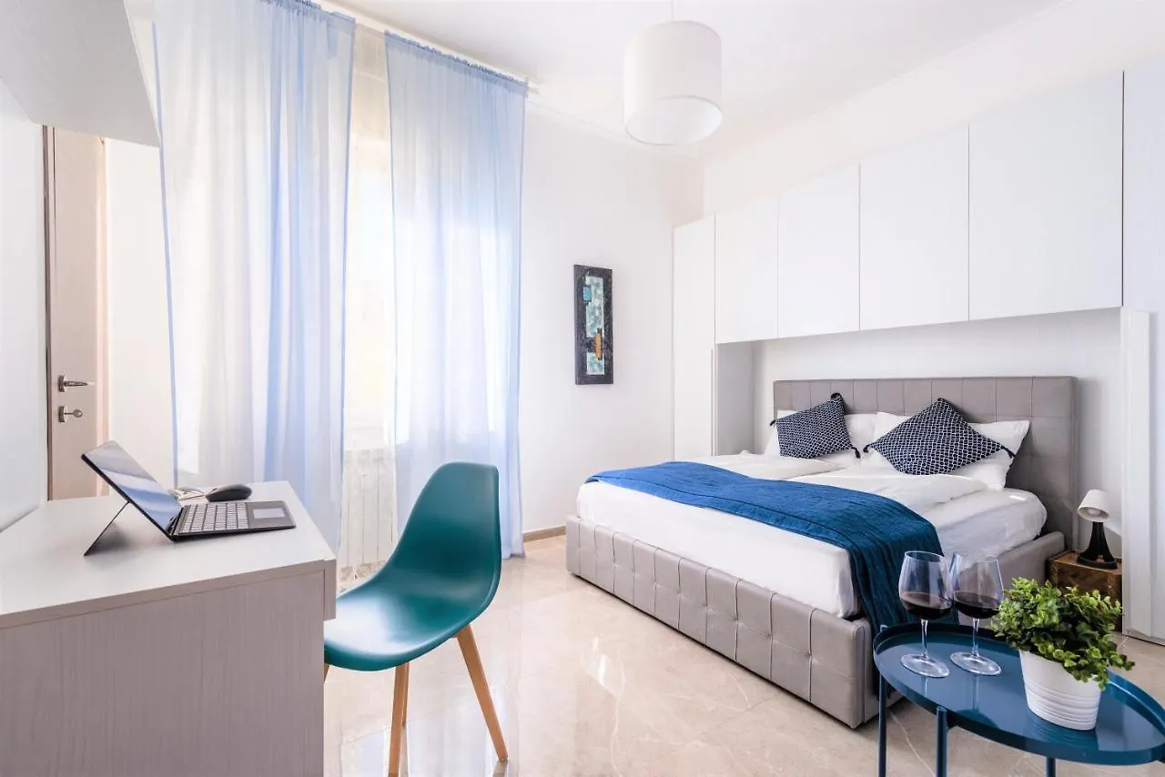 Apartment Hostly - Colorhome Pisa Midtown - Unique 3 Rooms With 3 Private Bathrooms