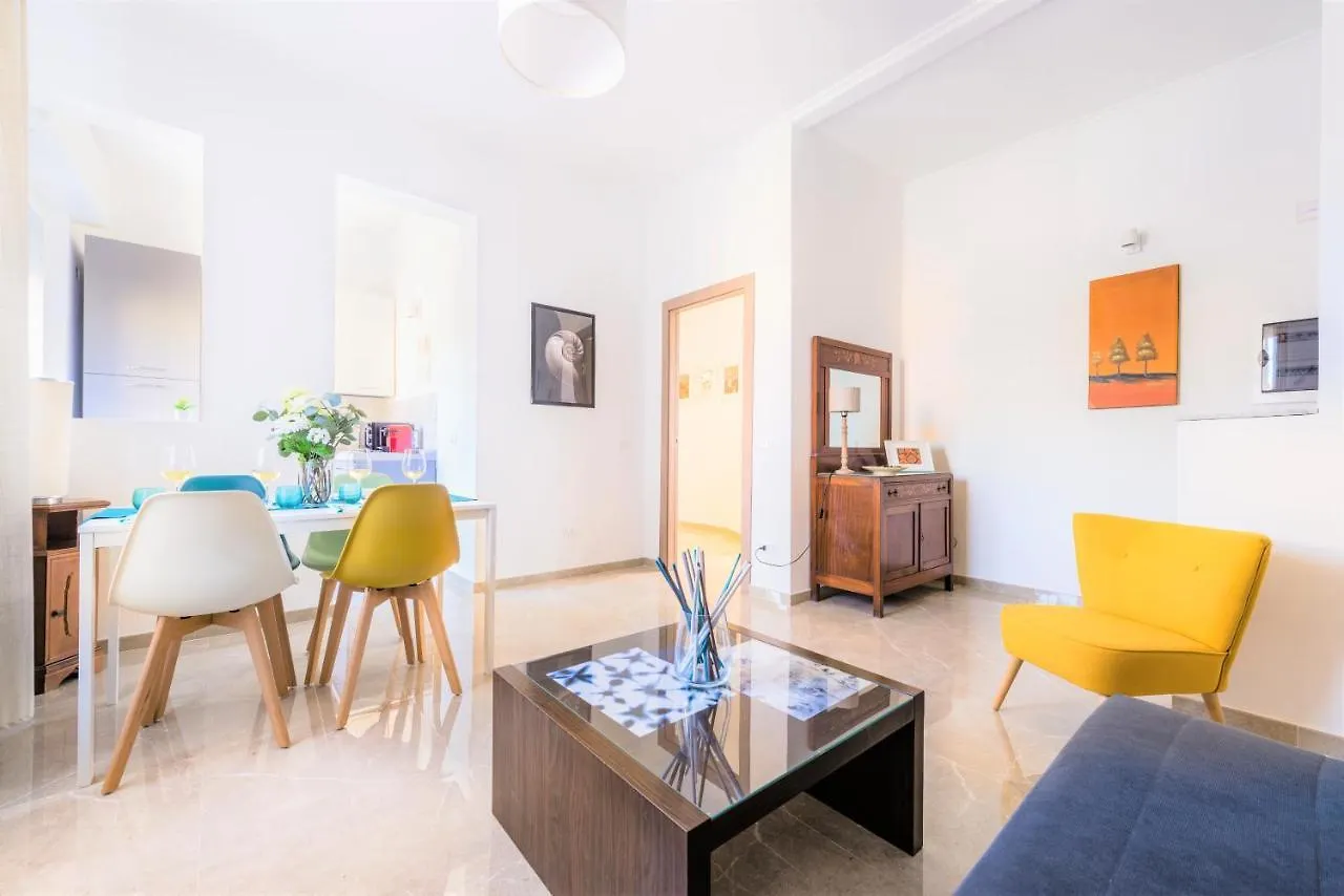 Hostly - Colorhome Pisa Midtown - Unique 3 Rooms With 3 Private Bathrooms